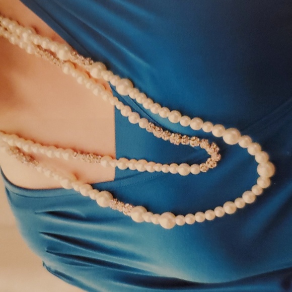 Carriage Ride Necklace 30" resin Pearls with accented glass stones. - Picture 14 of 15